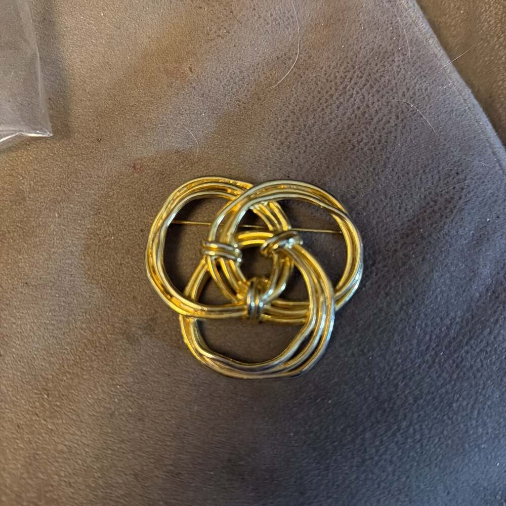 Vintage Monet Gold Tone Interlocking Circles Brooch Pin